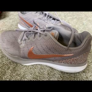 Gold Metallic Animal Print Nike’s size 9 1/2